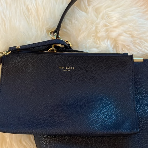 Pre owned. Like new Ted baker London helgesoft leather hobo bag - Picture 4 of 6